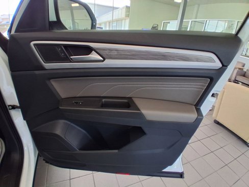 Used 2022 Volkswagen Atlas Cross Sport SE w/ Panoramic Sunroof Package image 26