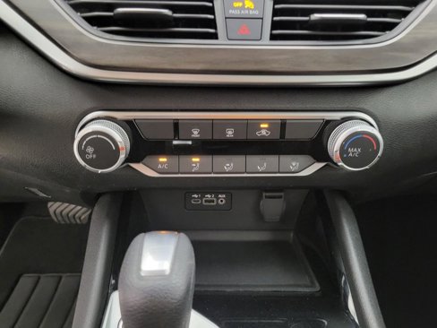 Used 2024 Nissan Altima 2.5 SV image 29