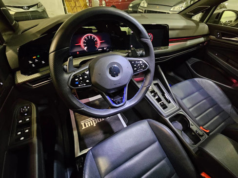 Used 2022 Volkswagen Golf R image 6