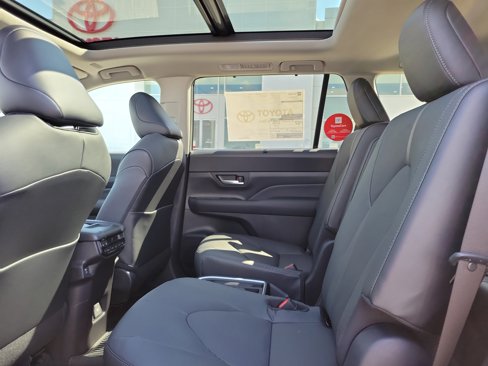 New 2026 Toyota Grand Highlander Platinum image 11