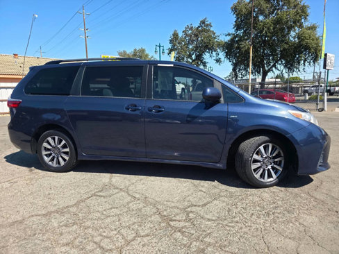 Used 2020 Toyota Sienna LE image 3