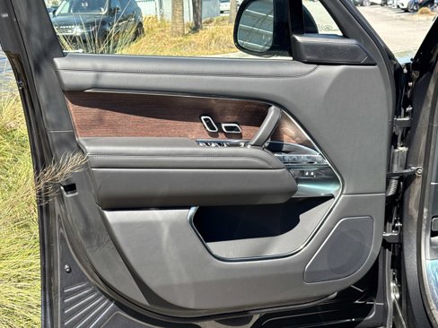 New 2025 Land Rover Range Rover SE image 16