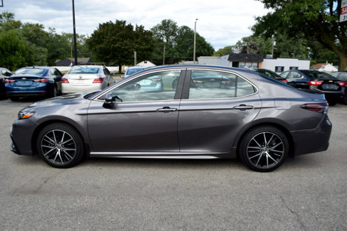 Used 2022 Toyota Camry SE image 9
