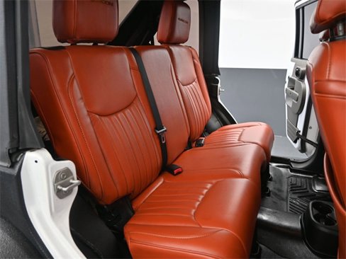 Used 2015 Jeep Wrangler Unlimited Rubicon image 16