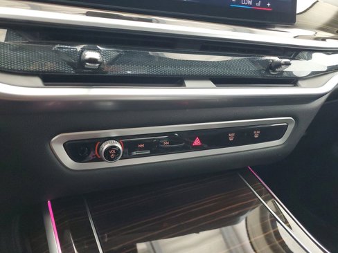 Used 2025 BMW X7 xDrive40i image 31