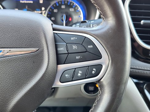 Certified 2021 Chrysler Pacifica Touring w/ Cold Weather Group image 19