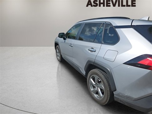 Used 2019 Toyota RAV4 Limited image 9