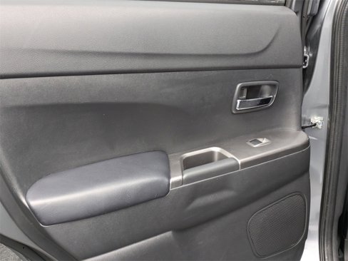 Used 2024 Mitsubishi Outlander Sport SE image 25