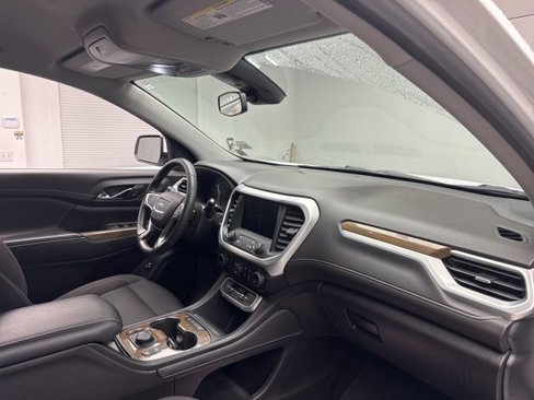 Used 2023 GMC Acadia SLE w/ Driver Convenience Package image 11