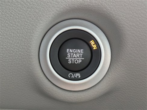Used 2024 Chrysler Pacifica Touring-L image 32