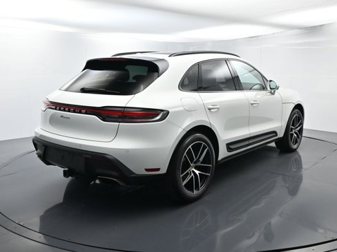 Certified 2025 Porsche Macan image 14
