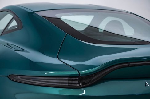 New 2025 Aston Martin V8 Vantage Coupe image 12