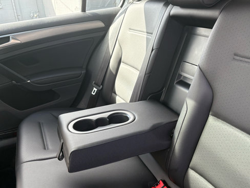 Used 2017 Volkswagen Golf Wolfsburg Edition image 33