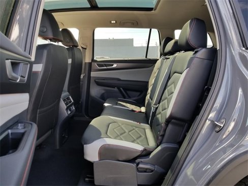 New 2025 Volkswagen Atlas Peak Edition SE image 8