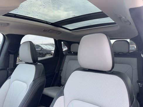 New 2025 Ford Escape SE w/ PHEV Premium Package image 4