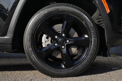 Used 2023 Jeep Grand Cherokee L Laredo image 12