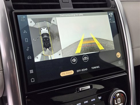 Certified 2024 Land Rover Discovery Dynamic SE image 26