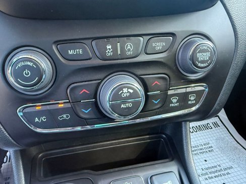 Certified 2023 Jeep Cherokee Altitude Lux w/ Lux Elite Package image 16