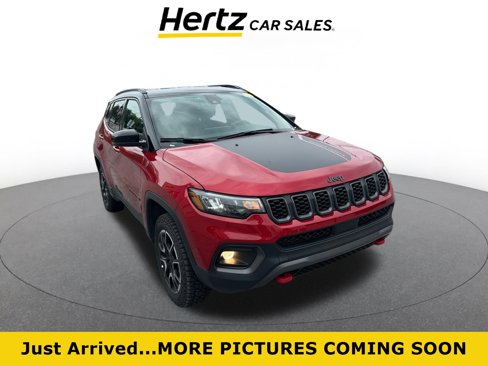 Used 2025 Jeep Compass Trailhawk image 1