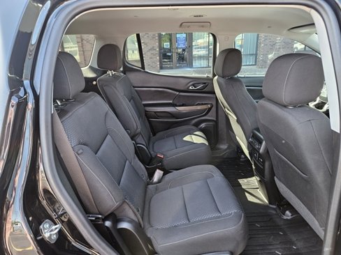 Certified 2023 GMC Acadia SLE w/ Driver Convenience Package image 9