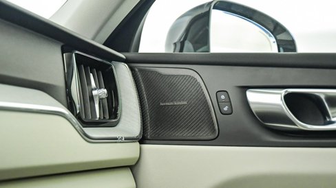 Certified 2025 Volvo XC60 T8 Plus w/ Protection Package Premier image 24
