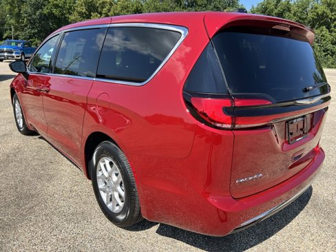 New 2026 Chrysler Pacifica Select image 3