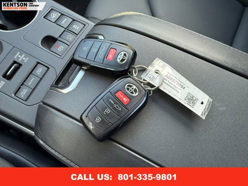 Used 2025 Toyota Highlander XLE image 47