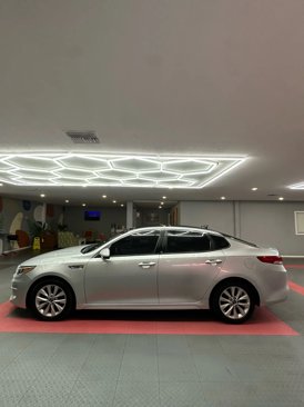 Used 2016 Kia Optima EX w/ Premium Package image 3