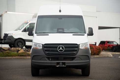 Used 2025 Mercedes-Benz Sprinter 2500 image 2