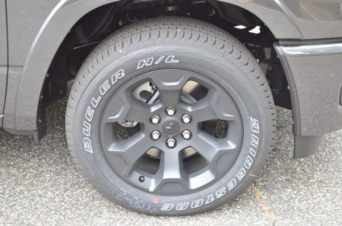 New 2026 RAM 1500 4x4 Crew Cab image 10