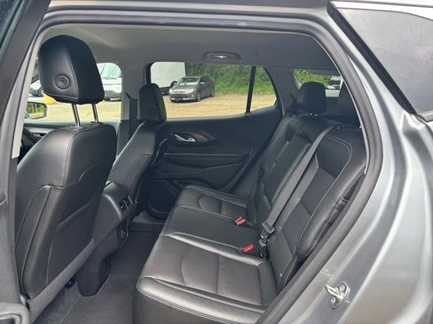 Used 2024 GMC Terrain SLT image 25