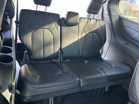 New 2025 Chrysler Pacifica Select image 28