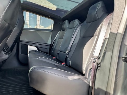 Used 2024 Tesla Cybertruck AWD Crew Cab image 32