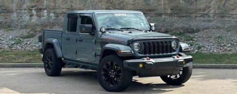 Used 2024 Jeep Gladiator Sport image 2