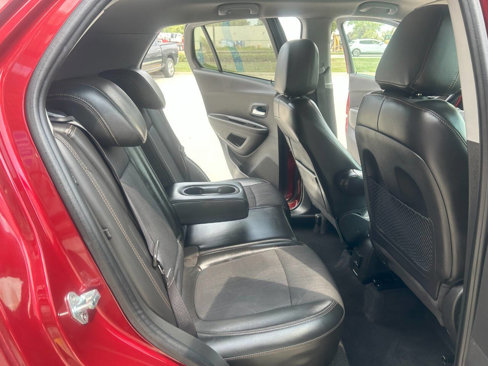 Used 2021 Chevrolet Trax LT w/ LT Convenience Package image 30