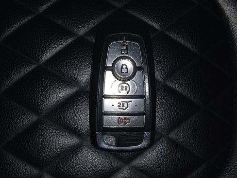 Used 2024 Ford Edge Titanium image 32