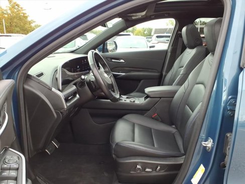 Used 2024 Cadillac XT4 Sport w/ Cold Weather Package image 17