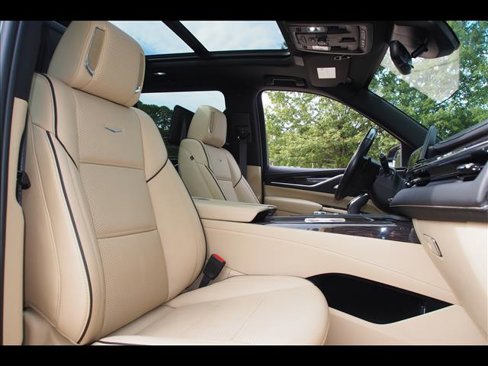 Used 2021 Cadillac Escalade ESV Premium Luxury w/ LPO, Illumination Package image 11