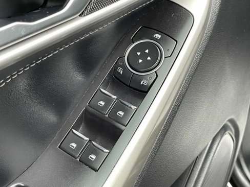 Used 2022 Ford Explorer XLT image 18