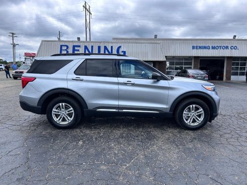 Used 2023 Ford Explorer XLT w/ Equipment Group 202A image 2