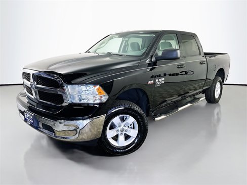 Used 2020 RAM 1500 Classic SLT image 3