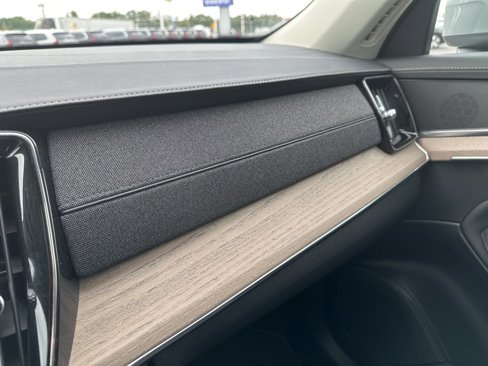 Certified 2025 Volvo XC90 B5 Plus image 29
