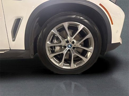 Used 2023 BMW X5 xDrive45e image 17