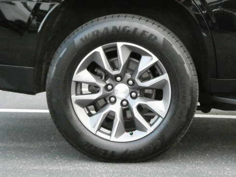 Used 2022 Chevrolet Tahoe LT w/ LT Signature Plus Package image 21