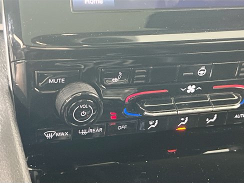 Used 2023 Jeep Grand Cherokee Altitude image 19