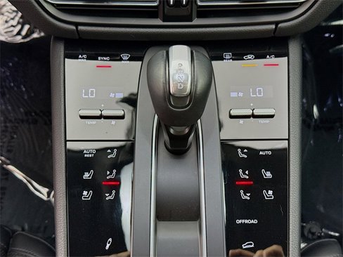 Used 2023 Porsche Macan Turbo image 13