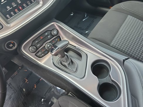 Used 2021 Dodge Challenger SXT image 29