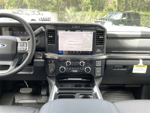 New 2025 Ford F350 Lariat image 15