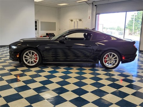 Used 2024 Ford Mustang GT Premium image 4
