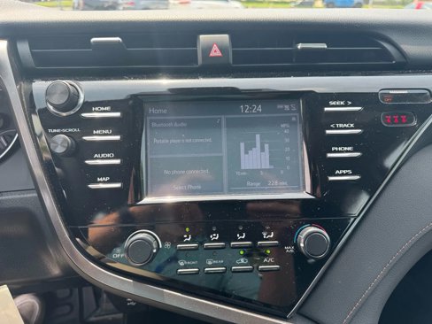 Used 2019 Toyota Camry LE image 14